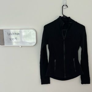 Lululemon define jacket size 4